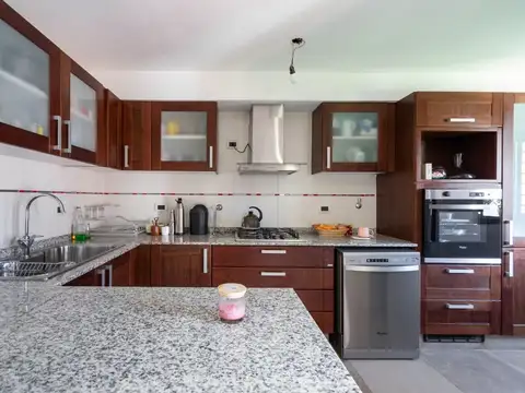 Casa 5 ambientes con 1 baño