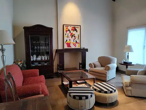 Casa en Venta en La Lucinda II, USD 350.000