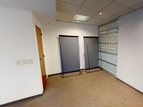 Oficina 6 ambientes con 4 baños