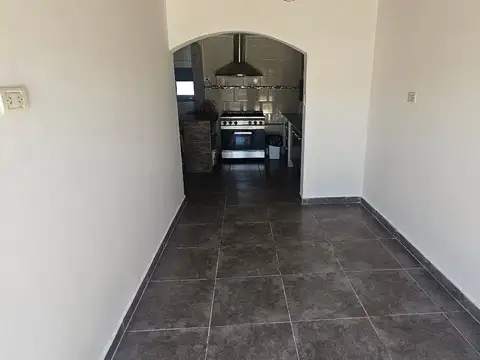 Casa en alquiler c/ cochera en Punta Alta