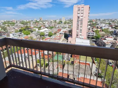 Departamento 3 ambientes lateral con balcon,super luminoso muy buen estado,  losa radiante