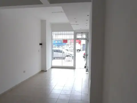 ALQUILER LOCAL COMERCIAL DE 20 METROS SIN EXPENSAS SOBRE AV. RIVADAVIA AL 9300