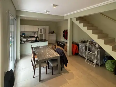 Depto Tipo Casa en Venta en Monte Castro, USD 175.000