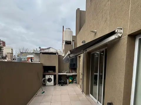 """APTO CRÉDITO HIPOTECARIO.  Excelente ph 1°P sin expensas con 2 baños  patio de 8x3 c/parrilla