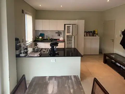 Depto Tipo Casa 3 ambientes con 2 baños