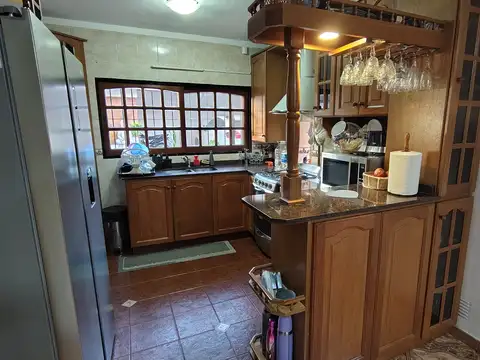 Casa en Venta con 4 cocheras