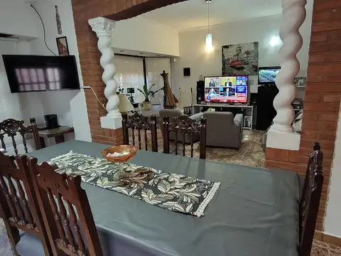 Casa 3 ambientes con 2 baños