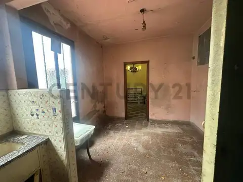Casa 7 ambientes con 1 baño