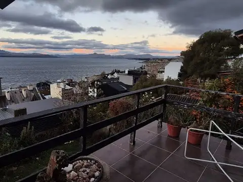 Depto Tipo Casa en Alquiler con 1 cocheras