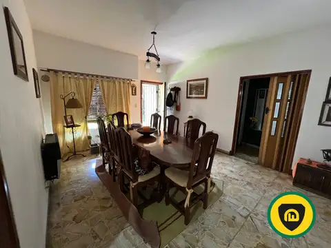 Casa 5 ambientes con 2 baños