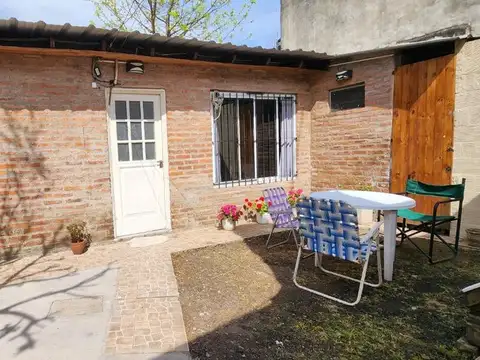 Casa 2 ambientes con 2 baños