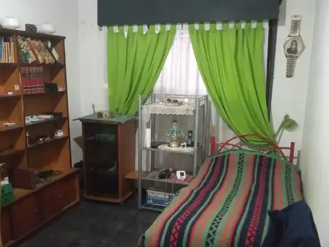 CASA  4 AMB. C/QUINCHO - JARDIN - PATIO EXCELENTE UBICACION