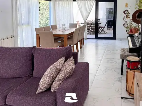 Casa en Venta con 2 cocheras