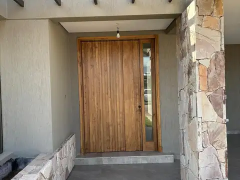 Casa 6 ambientes con 3 baños