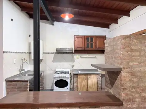 Casa 4 ambientes con 1 baño