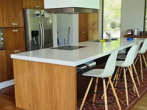 Casa en Venta con 5 cocheras