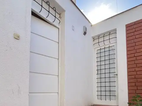 Casa 5 ambientes con 1 baño