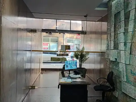 Oficina 5 ambientes con 2 baños