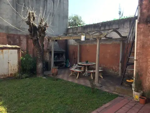 BARBOSA Nº 887 E/ MONTE Y BALCARCE