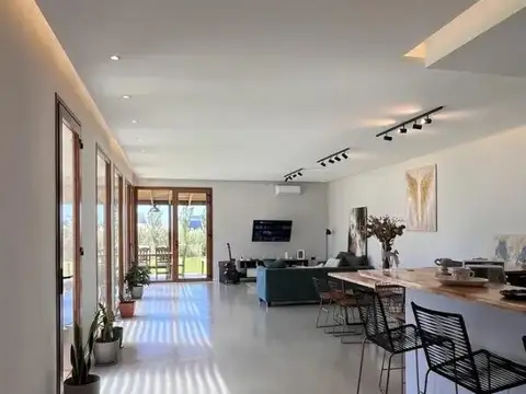 José Hernández 6400