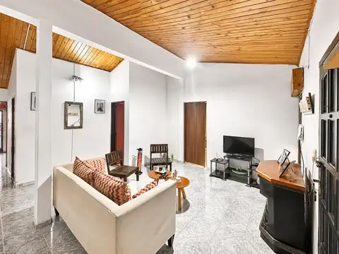Casa 4 ambientes con 1 baño
