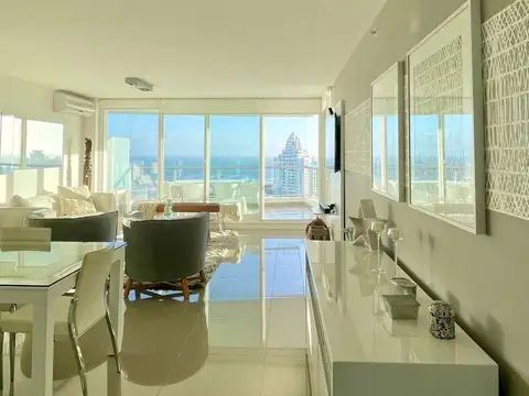 Apartamento De Categoría Alquiler Temporada, 3 Dormitorios En Suite, Brava