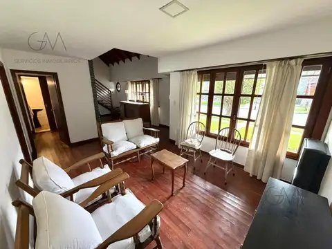 Casa en Alquiler con 1 cochera