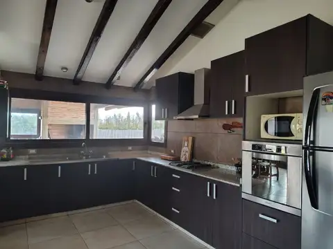 Casa en Venta con 3 cocheras