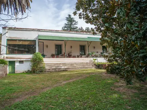 CASA ANTIGUA EN VENTA CON POTENCIAL + BAJADA AL RIO - TANTI