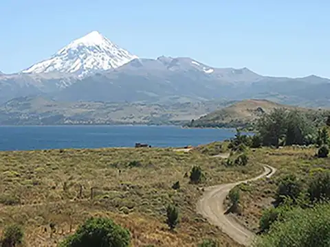 Lote con INCREIBLES vistas al Volcan Lanin, lago Huechulafquen y al rio Chimehuin