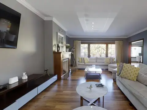 VENTA IMPORTANTE CASA en OLIVOS Lote Doble Frente