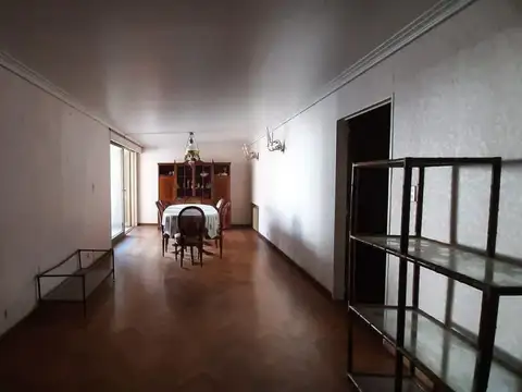 Departamento 7 ambientes con 2 baños
