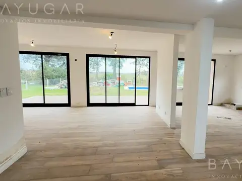 Casa en Venta con 4 cocheras