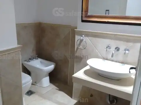 Depto Tipo Casa 6 ambientes con 3 baños