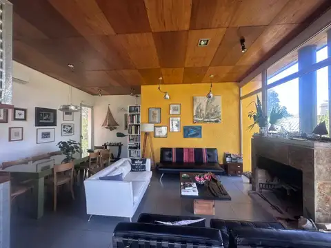 Casa 3 ambientes con 2 baños