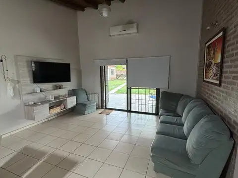 Venta Casa con Quincho, Piscina en San Rafael Mza.