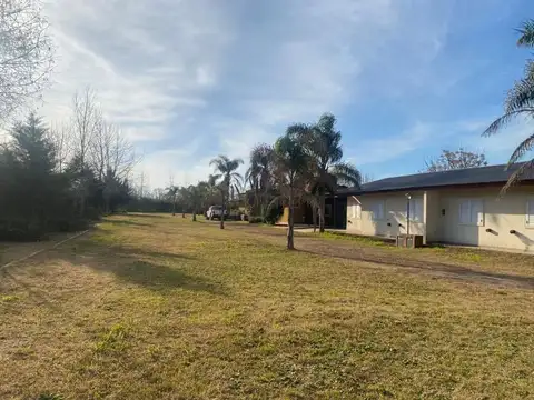 Casa en Alquiler con 2 cocheras