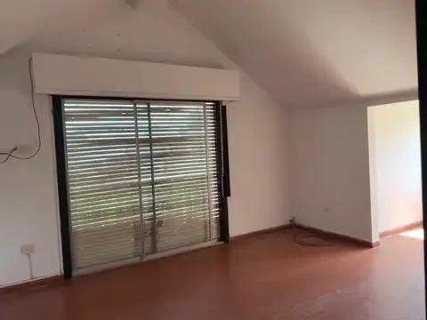 Casa 2 dormitorios con amplio parque