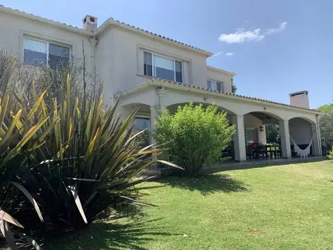 Casa en Alquiler Temporal con 1 cochera