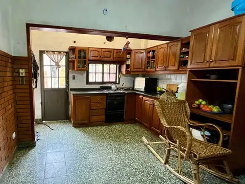VIVIENDA MULTIFAMILIAR - IDEAL 2 FAMILIAS + LOCAL - VENTA EN BLOCK - OPORTUNIDAD INVERSORES