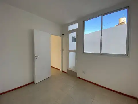 VENTA CASA DE PASILLO DOS DORMI EN BARRIO ABASTO