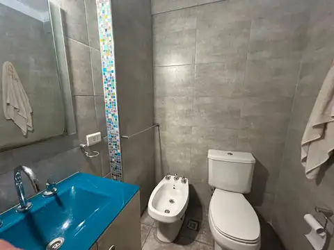 Departamento 6 ambientes con 2 baños
