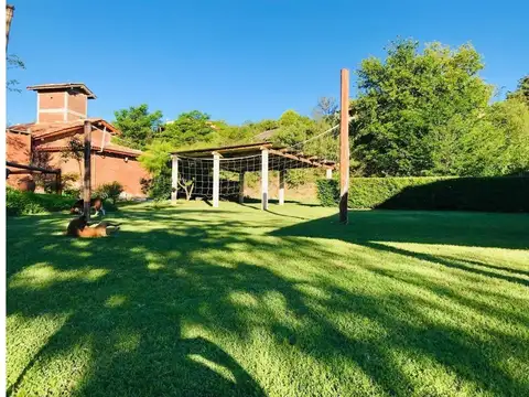 Casa 16 ambientes con 11 baños