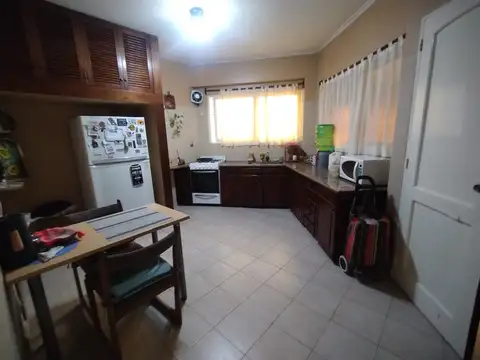 EXCELENTE CASA EN VENTA EN ADROGUE