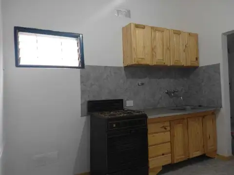 Casa - 2 dormitorios - Patio.