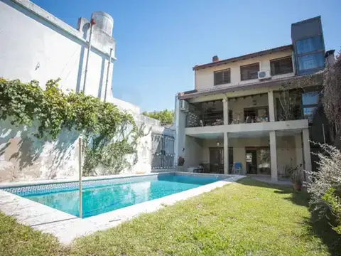 Venta casa 7 ambientes pileta Parque Patricios