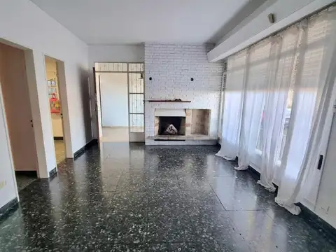 Casa 5 ambientes con 1 baño