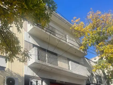 EDIFICIO EN BLOCK CON LOCAL Y VIVIENDA MULTIFAMILIAR 3 DEPARTAMENTOS