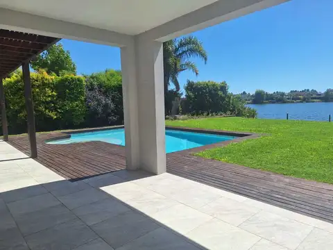 Casa 7 ambientes con 4 baños
