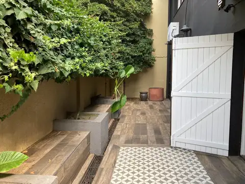 Casa en Alquiler con 2 cocheras